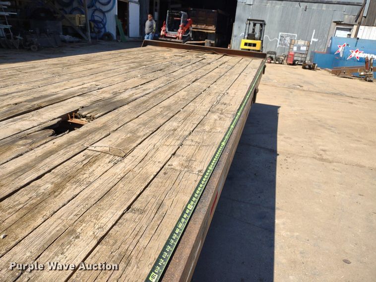 image for item LL9042 2000 Towmaster C-20  equipment trailer