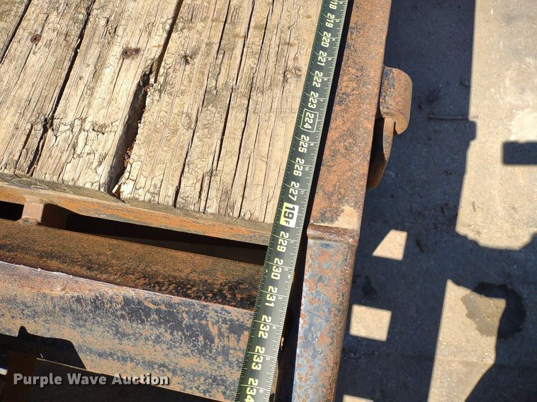 image for item LL9042 2000 Towmaster C-20  equipment trailer