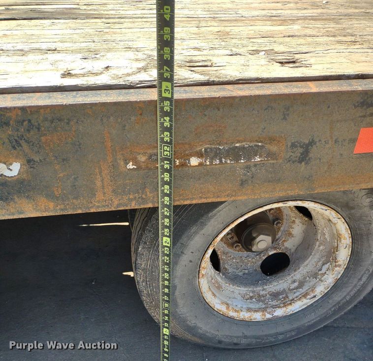 image for item LL9042 2000 Towmaster C-20  equipment trailer