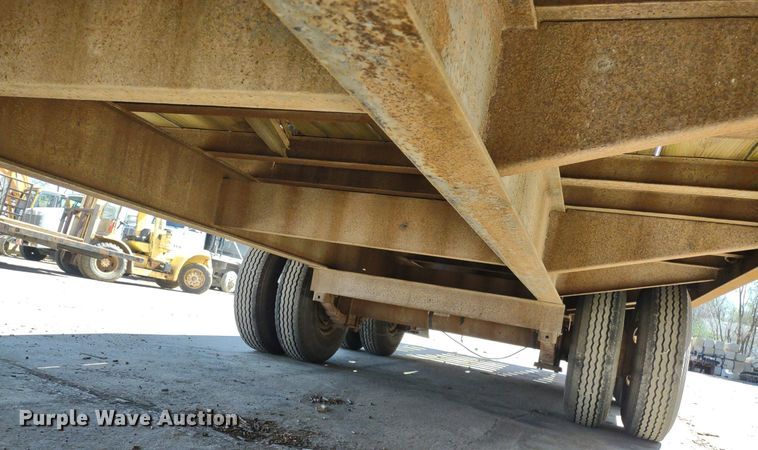 image for item LL9042 2000 Towmaster C-20  equipment trailer