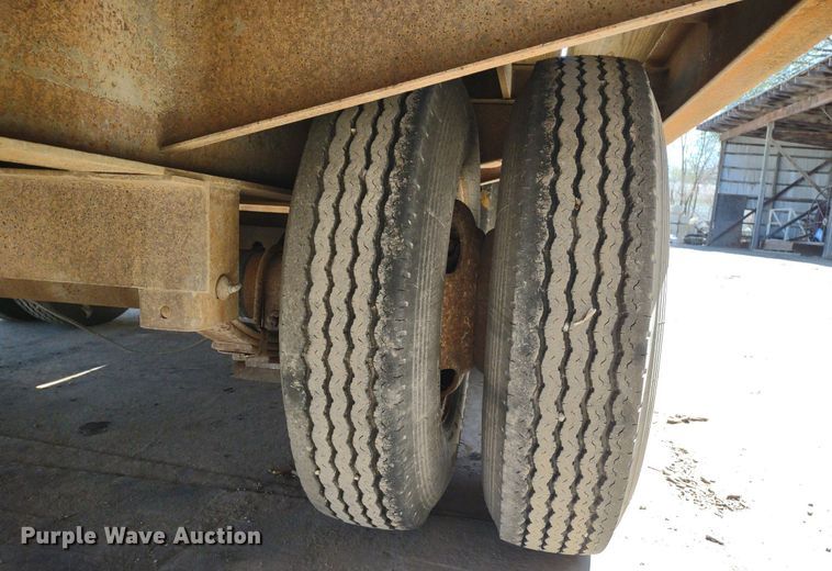 image for item LL9042 2000 Towmaster C-20  equipment trailer