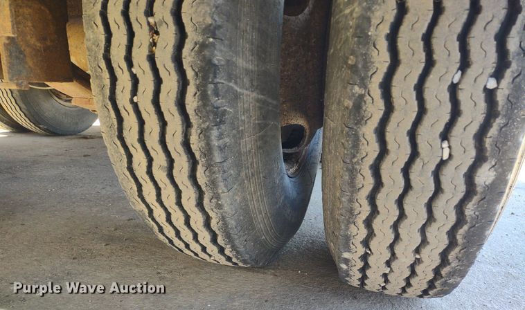 image for item LL9042 2000 Towmaster C-20  equipment trailer