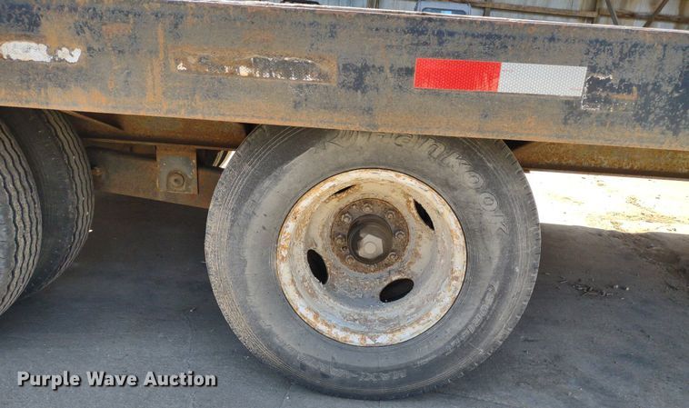 image for item LL9042 2000 Towmaster C-20  equipment trailer