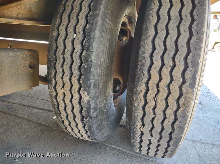 image for item LL9042 2000 Towmaster C-20  equipment trailer