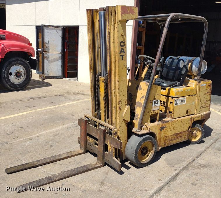 image for item LL9052 Caterpillar T40B  forklift