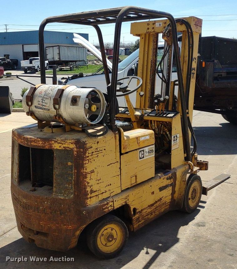image for item LL9052 Caterpillar T40B  forklift