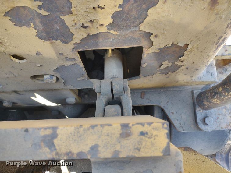 image for item LL9052 Caterpillar T40B  forklift