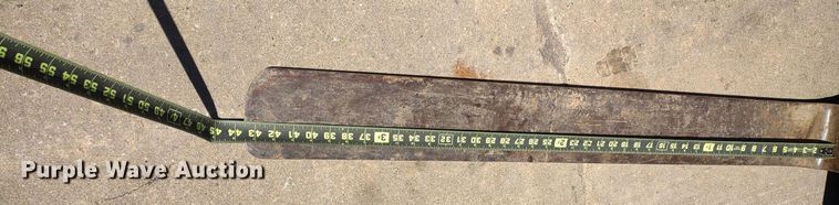 image for item LL9052 Caterpillar T40B  forklift