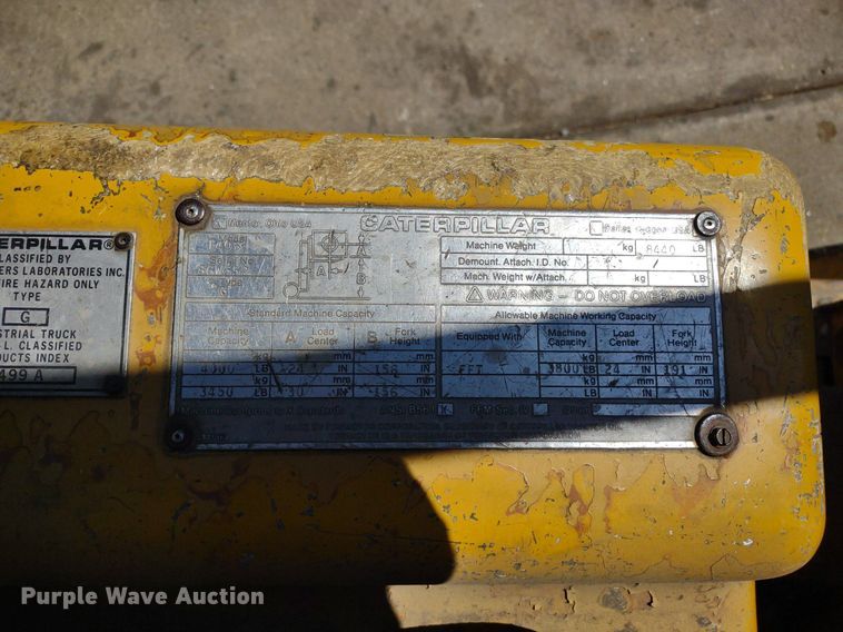image for item LL9052 Caterpillar T40B  forklift