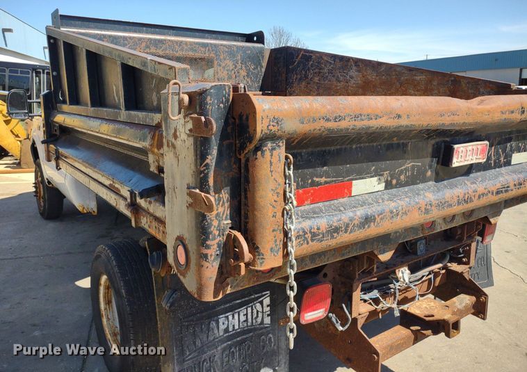 image for item LL9053 2001 Ford F350 Super Duty  dump bed pickup truck
