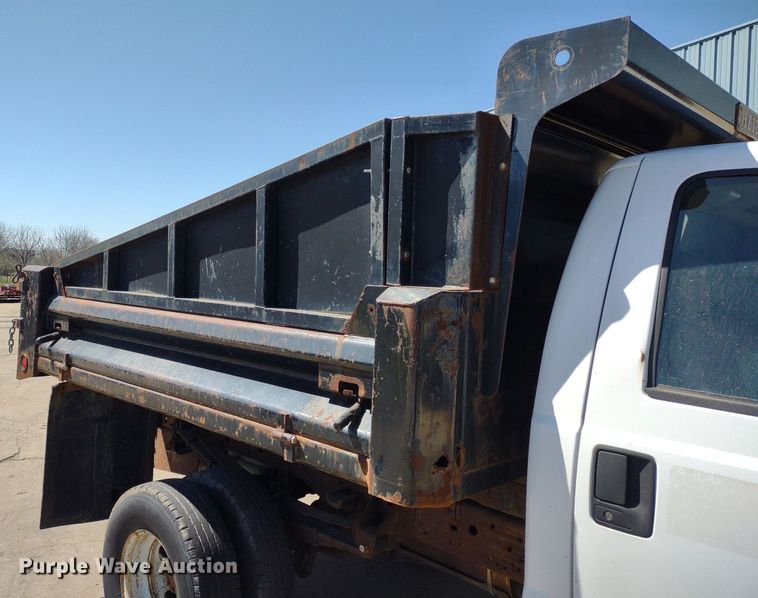 image for item LL9053 2001 Ford F350 Super Duty  dump bed pickup truck