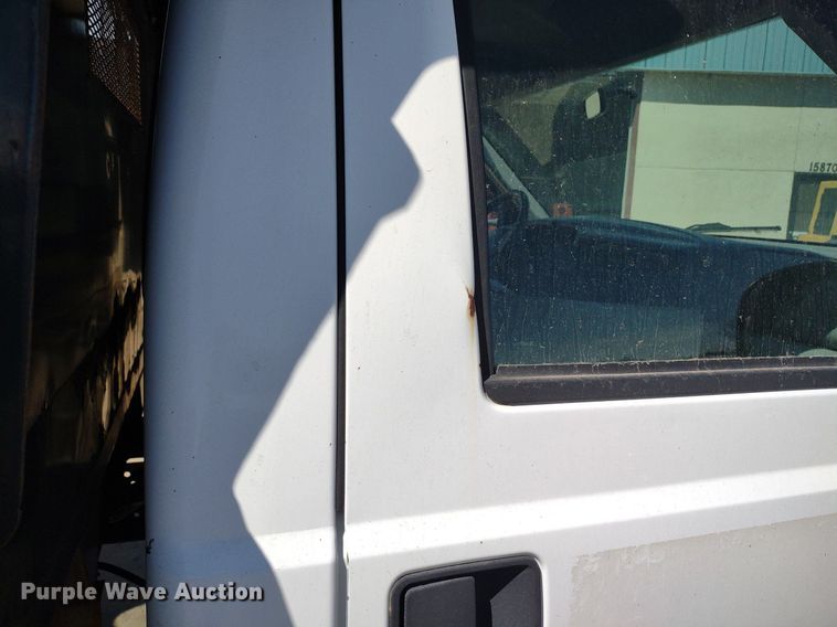 image for item LL9053 2001 Ford F350 Super Duty  dump bed pickup truck