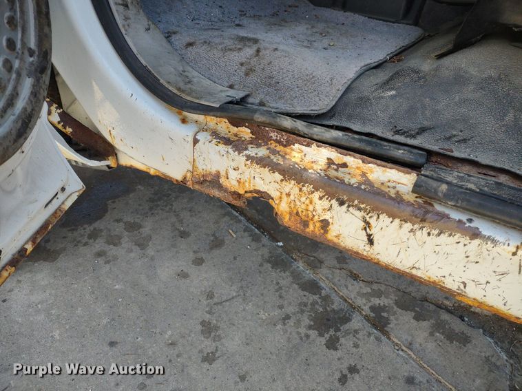 image for item LL9053 2001 Ford F350 Super Duty  dump bed pickup truck