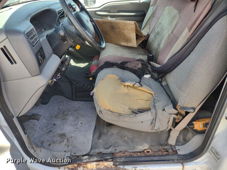 image for item LL9053 2001 Ford F350 Super Duty  dump bed pickup truck