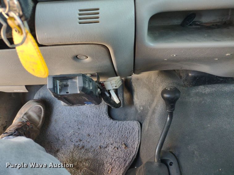 image for item LL9053 2001 Ford F350 Super Duty  dump bed pickup truck