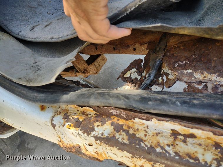 image for item LL9053 2001 Ford F350 Super Duty  dump bed pickup truck