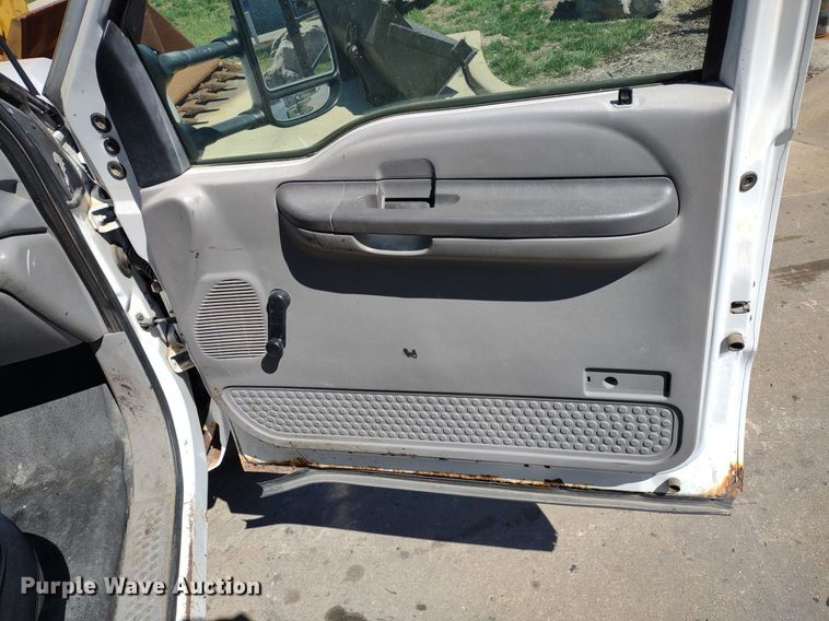 image for item LL9053 2001 Ford F350 Super Duty  dump bed pickup truck