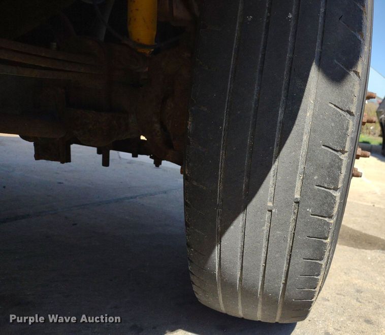 image for item LL9053 2001 Ford F350 Super Duty  dump bed pickup truck