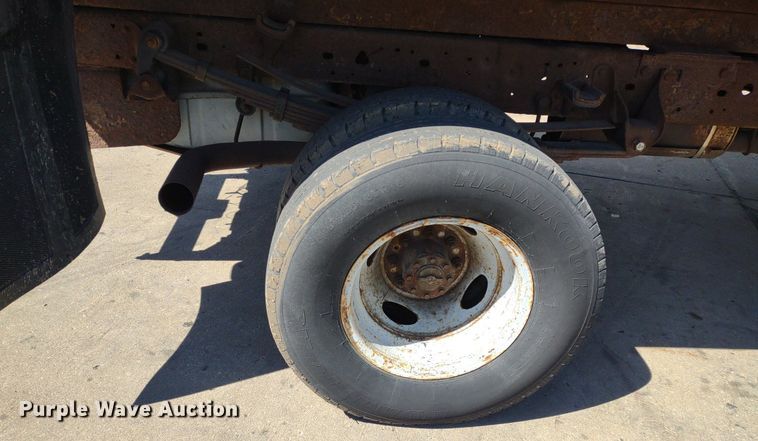 image for item LL9053 2001 Ford F350 Super Duty  dump bed pickup truck