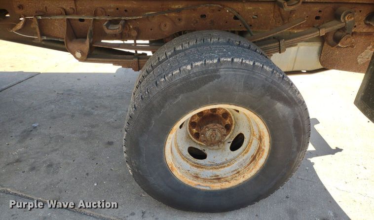 image for item LL9053 2001 Ford F350 Super Duty  dump bed pickup truck