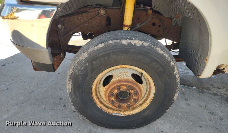 image for item LL9053 2001 Ford F350 Super Duty  dump bed pickup truck