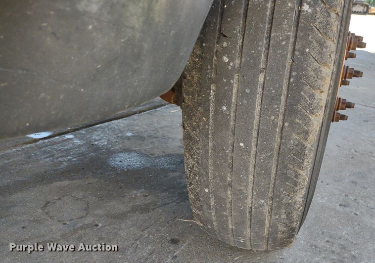 image for item LL9053 2001 Ford F350 Super Duty  dump bed pickup truck