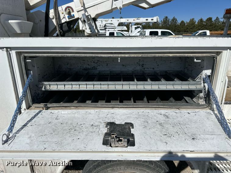 image for item LN9378 2016 Ford F550 Super Duty  bucket truck