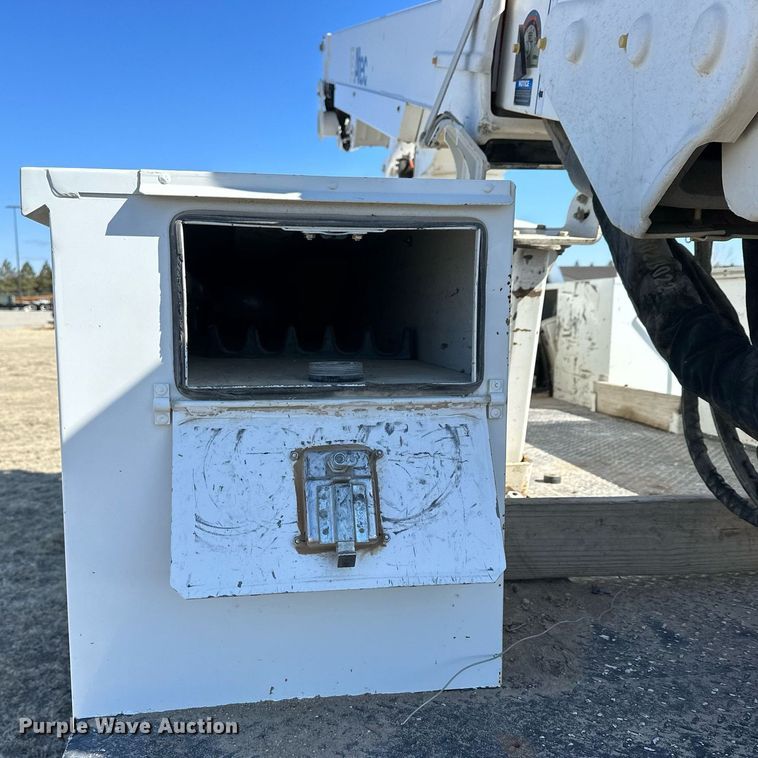 image for item LN9378 2016 Ford F550 Super Duty  bucket truck