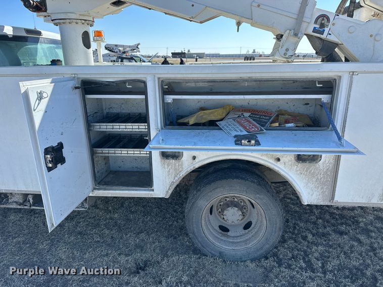 image for item LN9378 2016 Ford F550 Super Duty  bucket truck