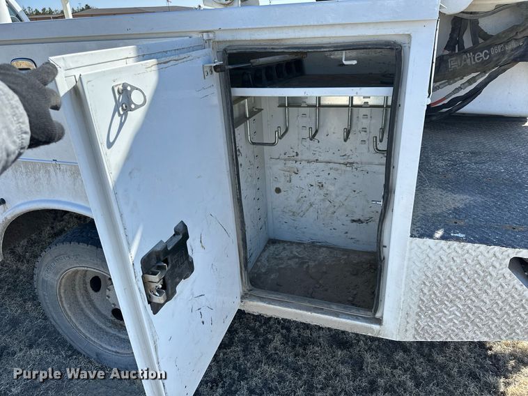 image for item LN9378 2016 Ford F550 Super Duty  bucket truck