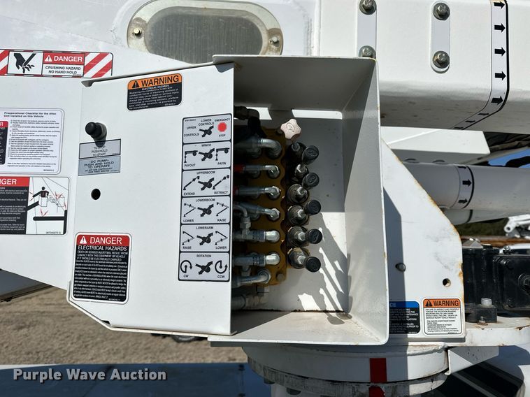 image for item LN9378 2016 Ford F550 Super Duty  bucket truck