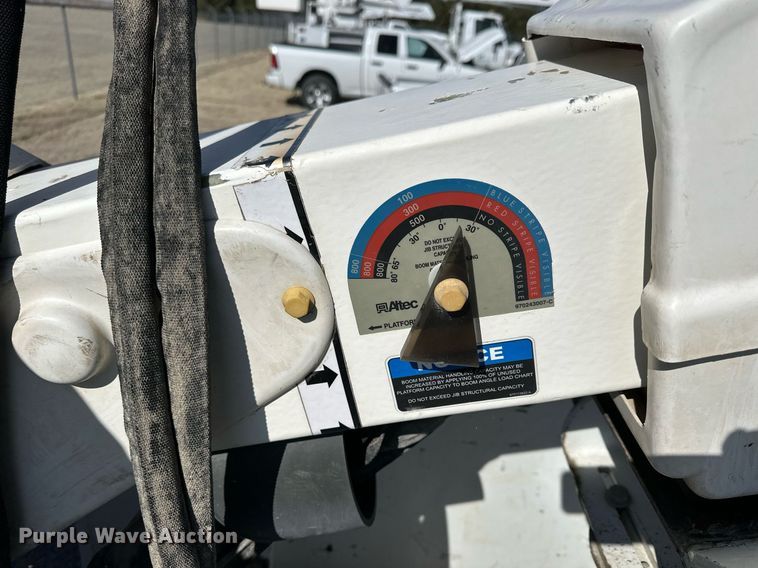 image for item LN9378 2016 Ford F550 Super Duty  bucket truck