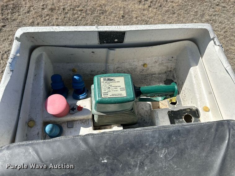 image for item LN9378 2016 Ford F550 Super Duty  bucket truck