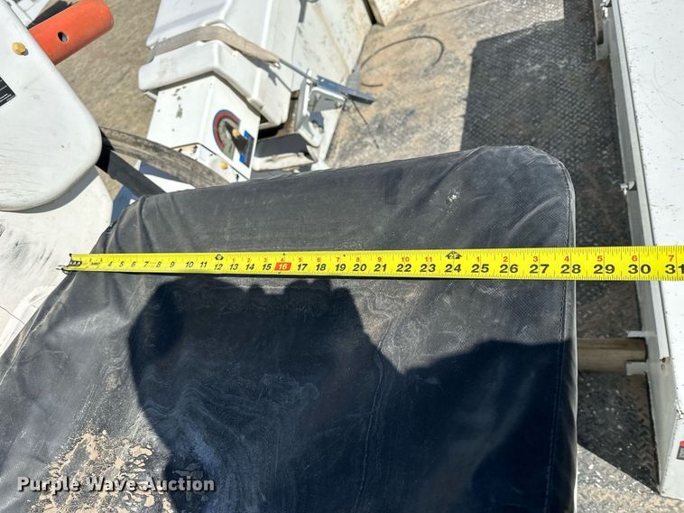 image for item LN9378 2016 Ford F550 Super Duty  bucket truck