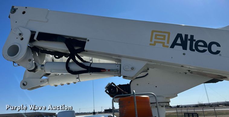 image for item LN9378 2016 Ford F550 Super Duty  bucket truck