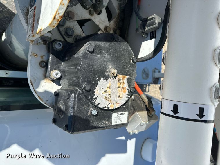 image for item LN9378 2016 Ford F550 Super Duty  bucket truck