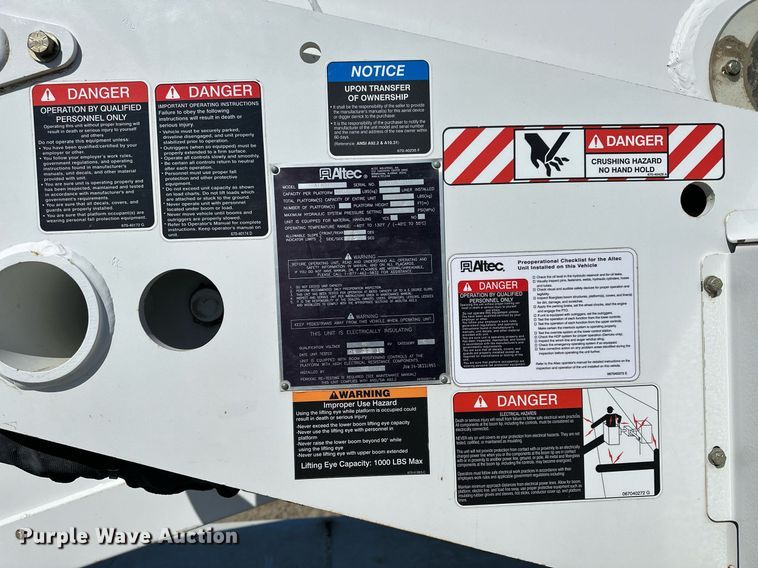 image for item LN9378 2016 Ford F550 Super Duty  bucket truck