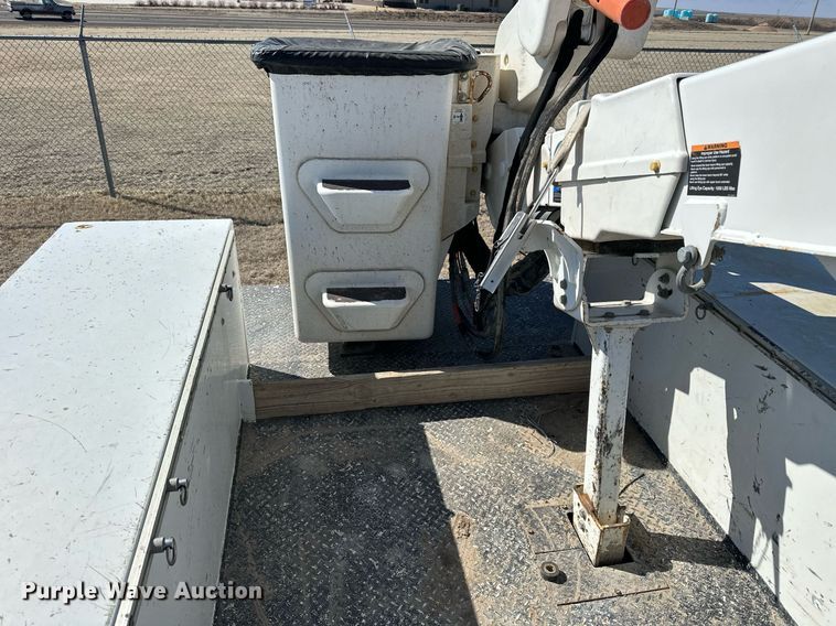 image for item LN9378 2016 Ford F550 Super Duty  bucket truck