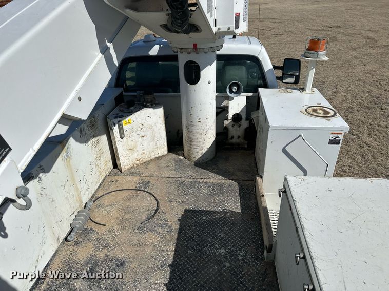 image for item LN9378 2016 Ford F550 Super Duty  bucket truck