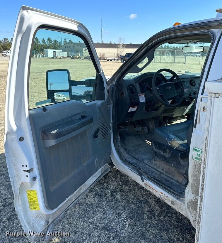 image for item LN9378 2016 Ford F550 Super Duty  bucket truck