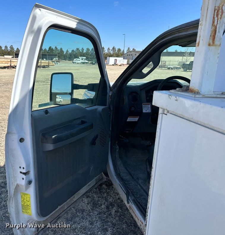 image for item LN9378 2016 Ford F550 Super Duty  bucket truck