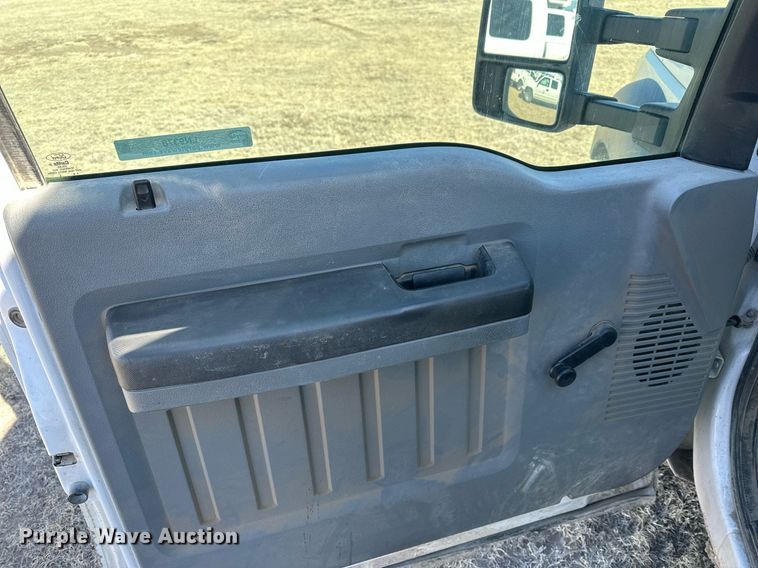 image for item LN9378 2016 Ford F550 Super Duty  bucket truck