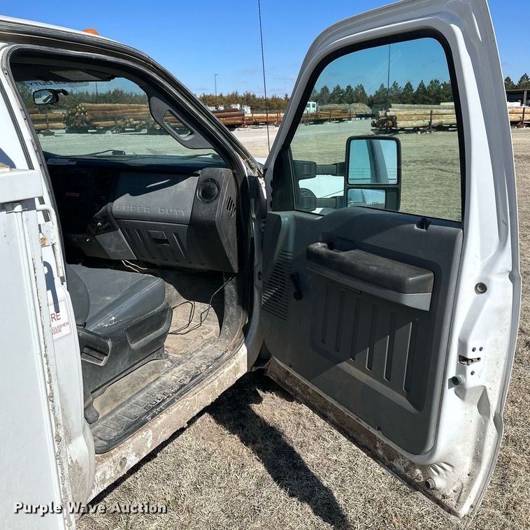 image for item LN9378 2016 Ford F550 Super Duty  bucket truck