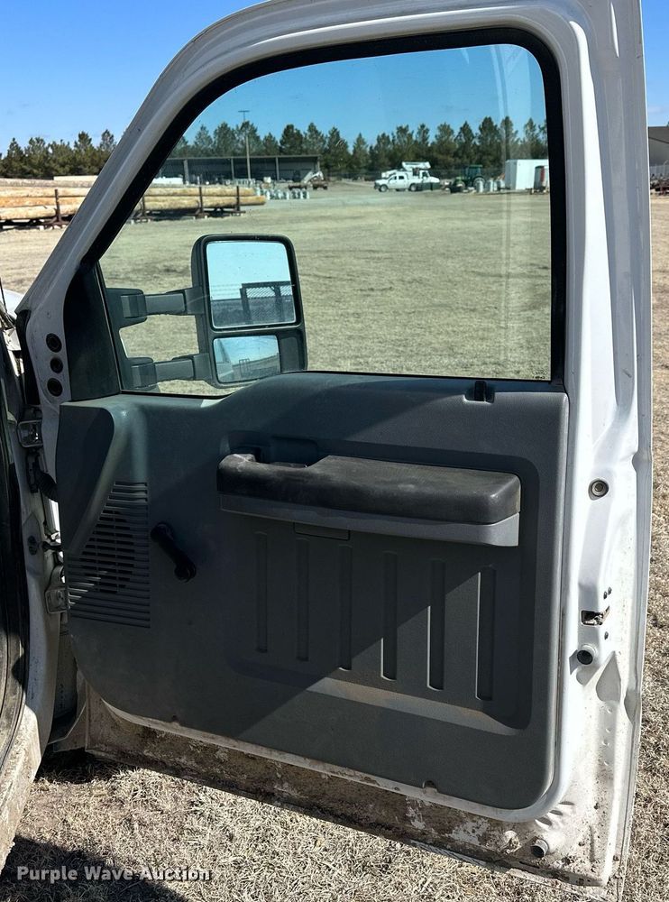 image for item LN9378 2016 Ford F550 Super Duty  bucket truck