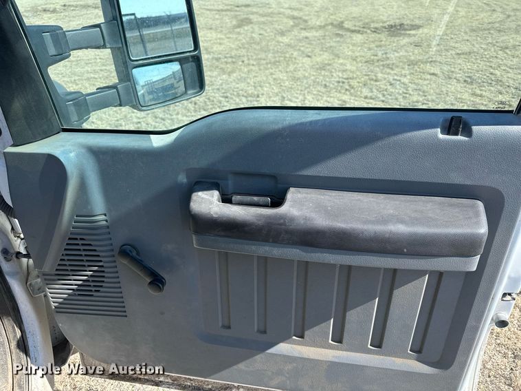 image for item LN9378 2016 Ford F550 Super Duty  bucket truck