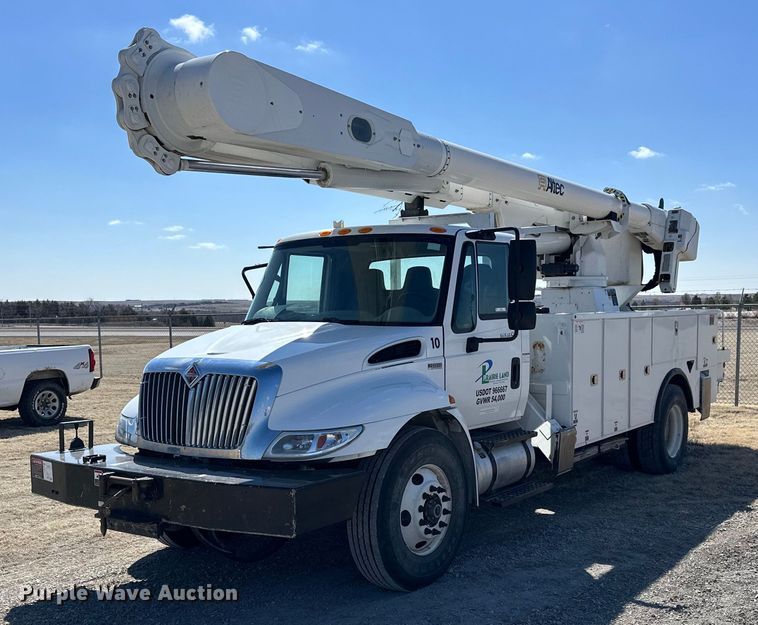 image for item LN9380 2014 International DuraStar 4300  bucket truck