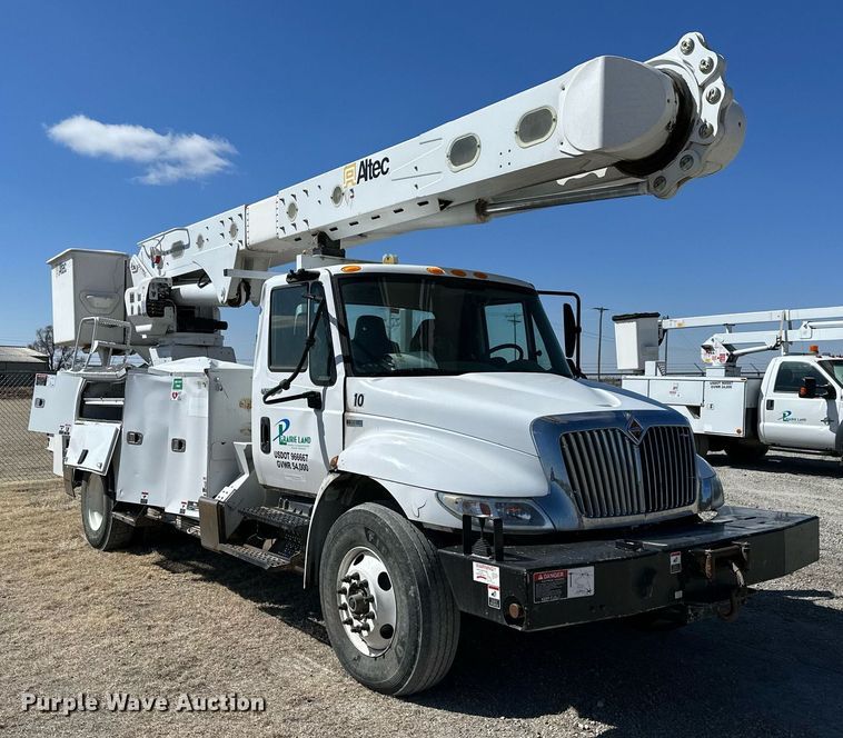 image for item LN9380 2014 International DuraStar 4300  bucket truck