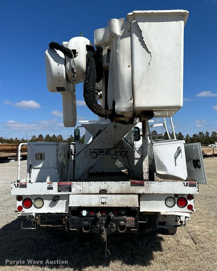 image for item LN9380 2014 International DuraStar 4300  bucket truck
