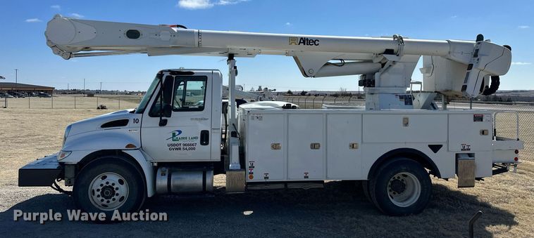 image for item LN9380 2014 International DuraStar 4300  bucket truck