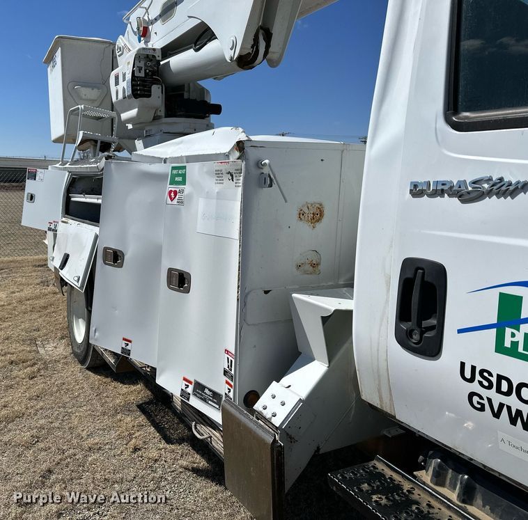 image for item LN9380 2014 International DuraStar 4300  bucket truck